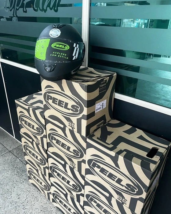 Insulfilm automotivo em picape com película de segurança
