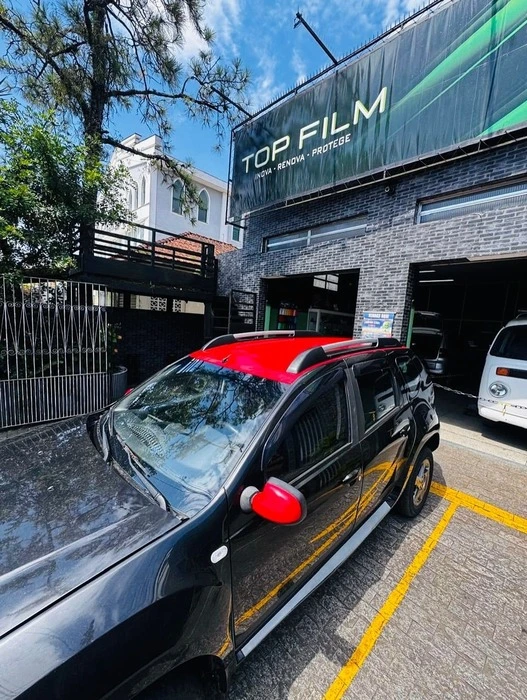 Envelopamento completo de carro esportivo vermelho